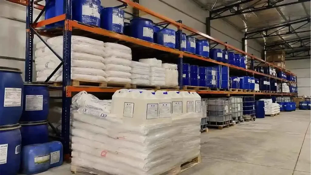 انبار مواد اولیه دارویی آرایشی بهداشتی